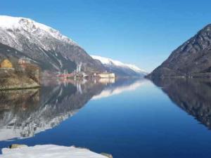 Norsko úvodní krásná fjord